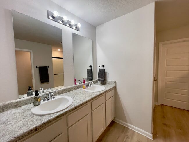 Building Photo - 6725 Sarah Ann Way