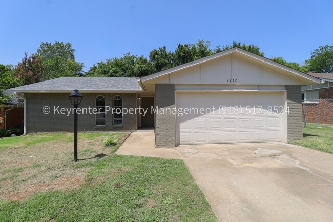 Building Photo - Beautifully Redone 3 Bedroom BA House! Available for Immediate Move in!