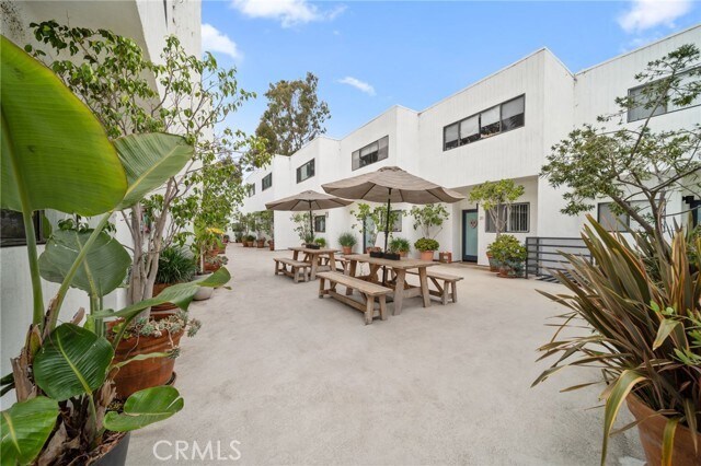 Building Photo - 2500 Abbot Kinney Blvd