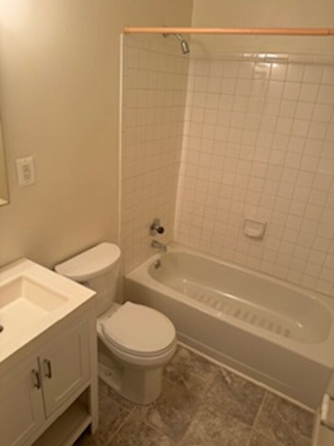 Building Photo - Beautiful Row Home for You! Washer/Dryer I...