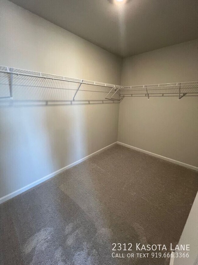 Building Photo - 2312 Kasota Ln