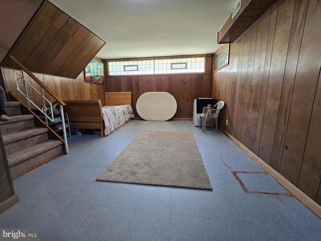 Building Photo - 647 Artwood Dr