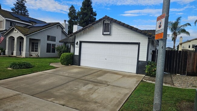 Building Photo - Three Bedroom Two Bath home, Available now...