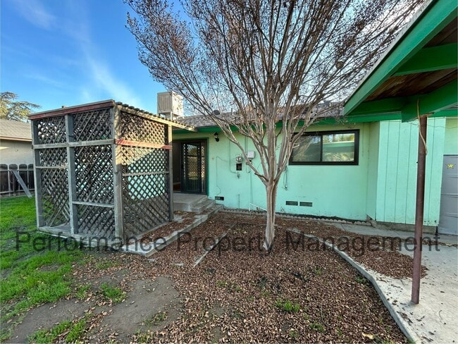 Building Photo - Cute 2 Bed/1 Bath Home in SW Bakersfield w/ RBP & $0 Deposit Option