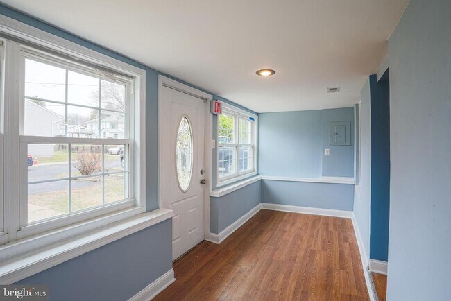 Building Photo - 4905 Ridge Ave