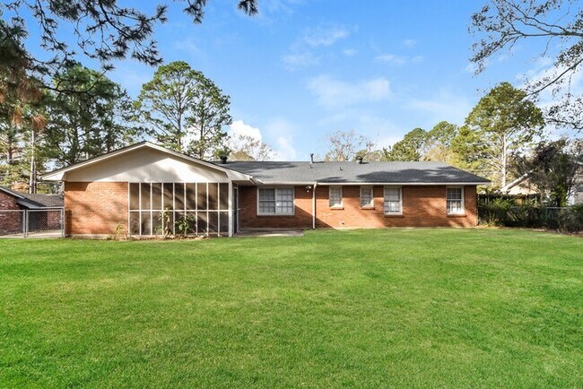 Building Photo - Charming 4 Bedroom Home with Screened Back Porch in Montgomery, AL