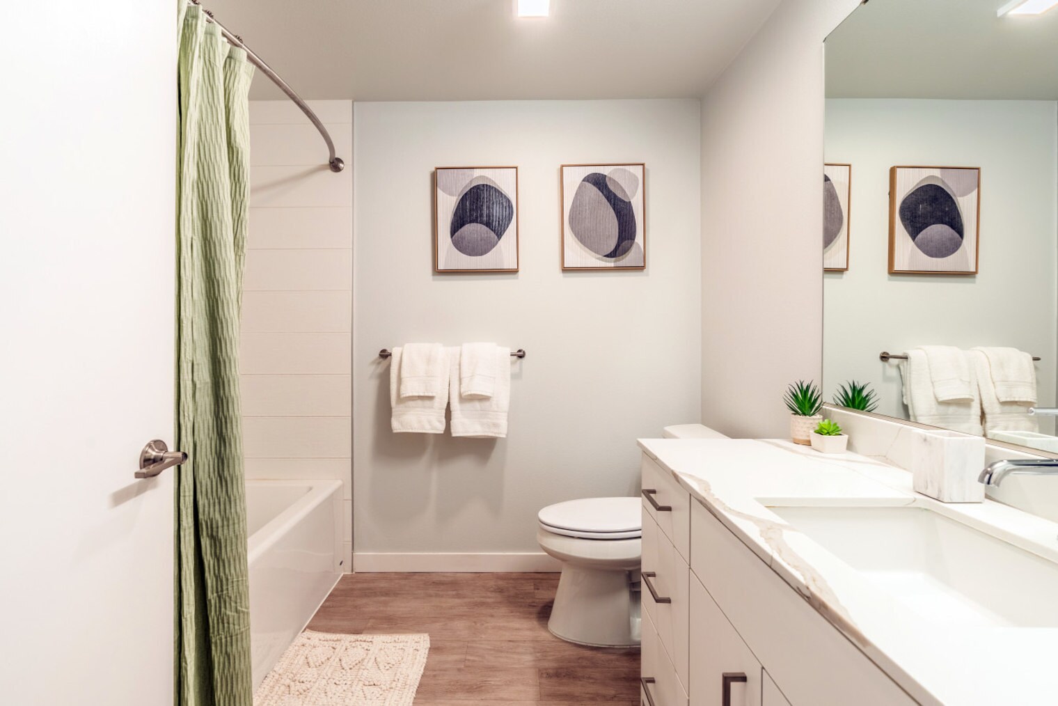 Building Photo - 320 Queen Anne Ave N