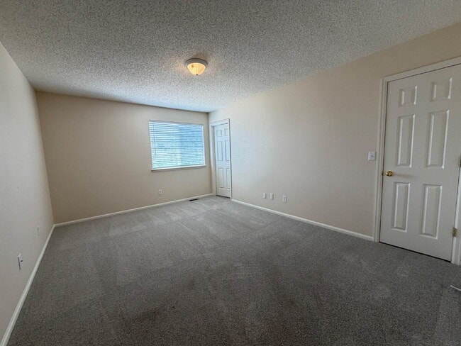 Building Photo - ~Available Now~ Beautiful Home in cul-de-sac with Open Floor Plan, Spacious Loft & Private Fenced...