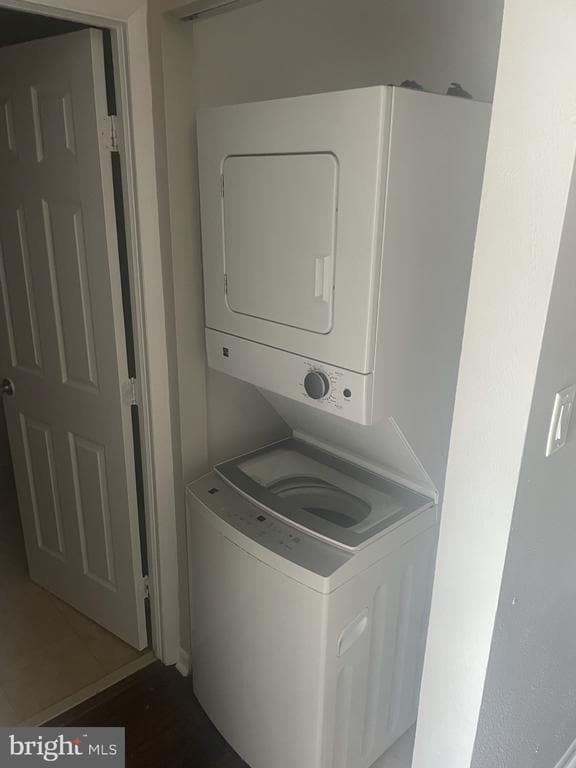 Building Photo - 700 Tara Dr