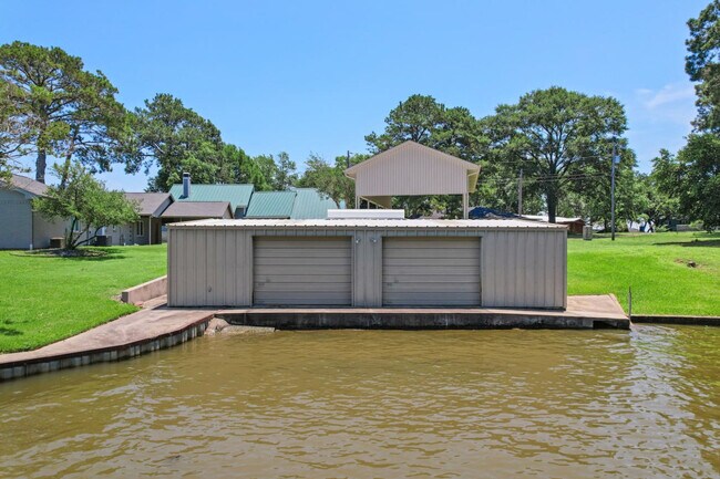 Building Photo - 1012 Chestnut Dr