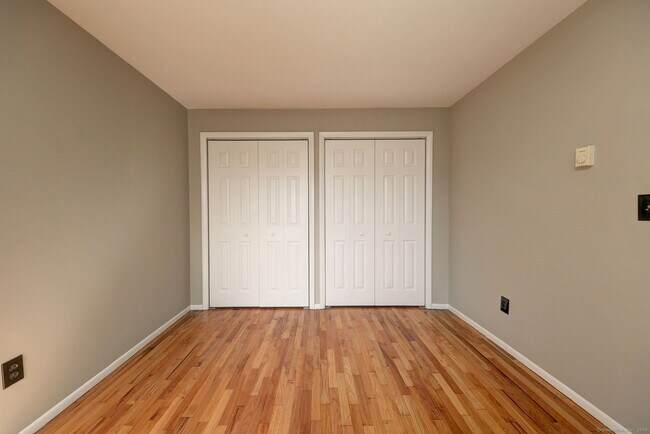 Building Photo - 65 W Walk