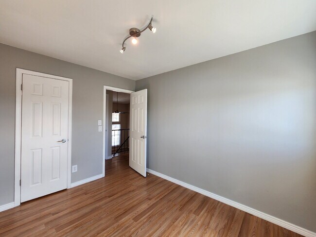 Building Photo - Beautiful 3 Bedroom Home In Great Neighborhood!