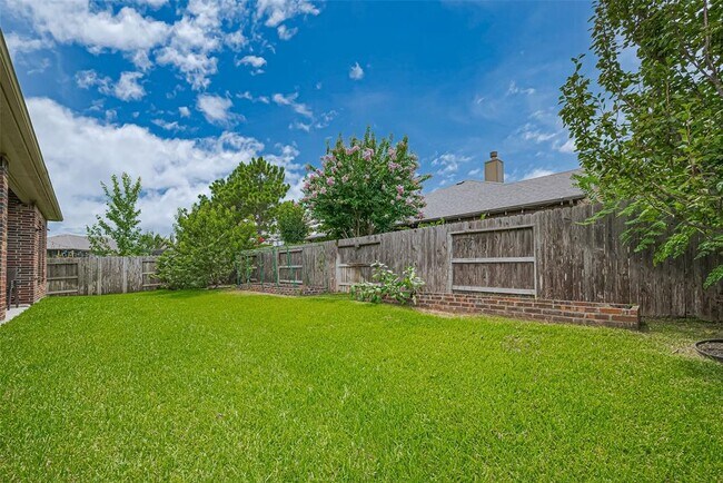 Building Photo - 25618 British Pine court