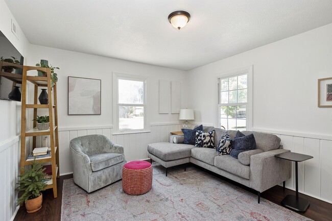 Building Photo - 8617 W 92nd St