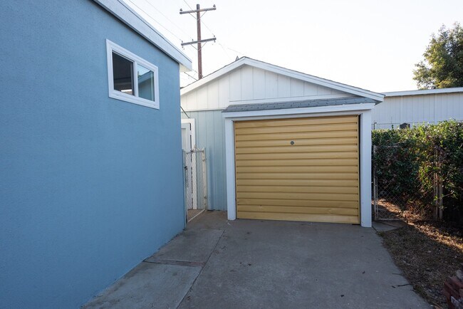 Building Photo - Newly remodeled 3 bedroom 1.5 Bath