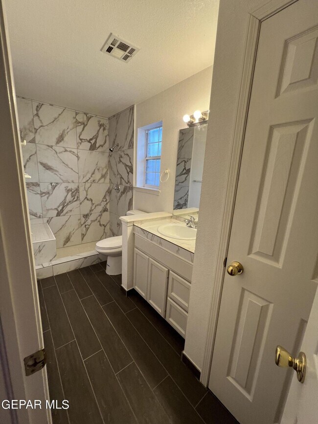 Building Photo - 7115 Oval Rock Dr