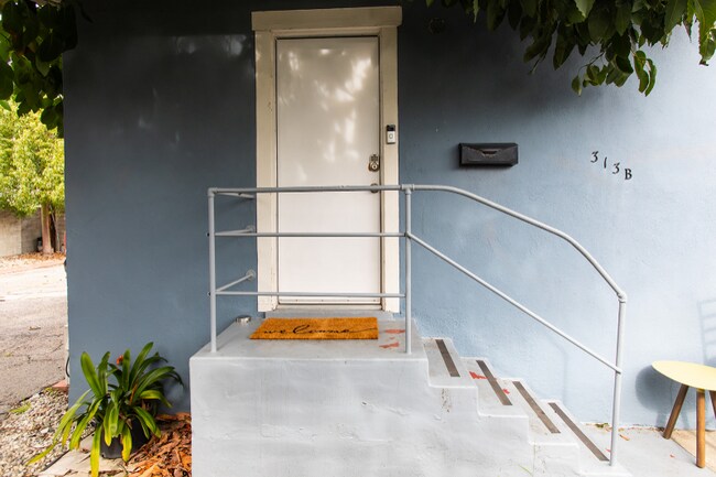 Building Photo - 313 Fischer St