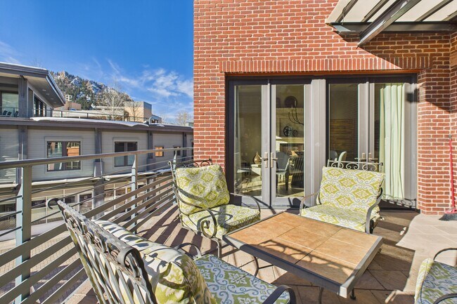 Building Photo - 501 Rio Grande Pl