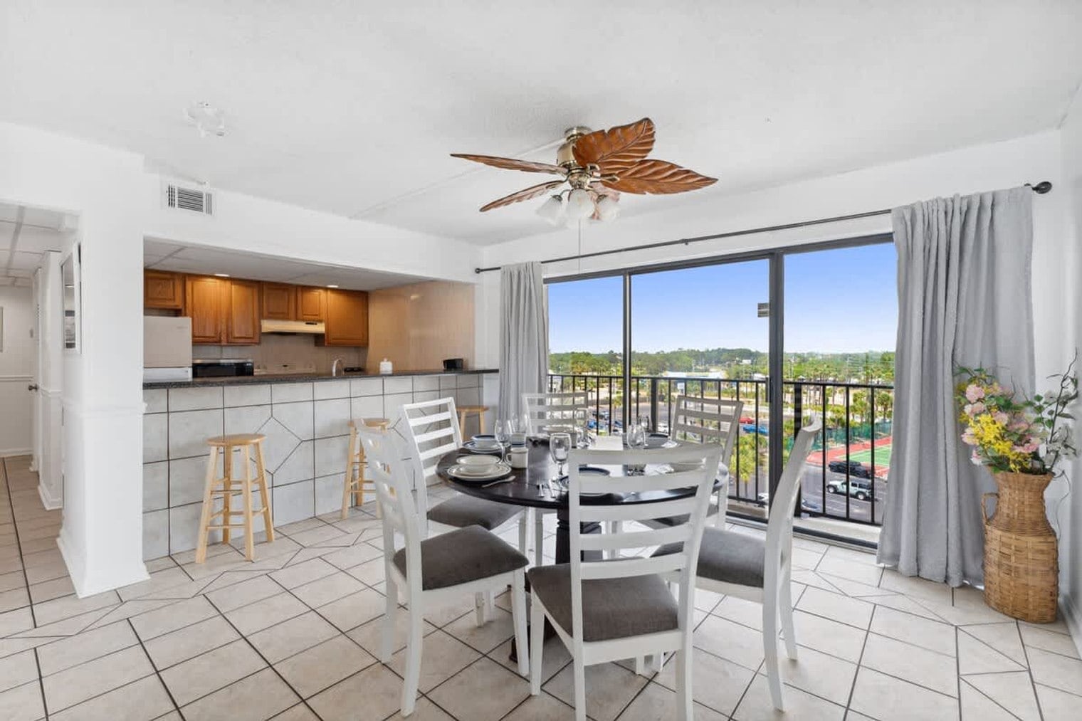 Building Photo - 8815 Thomas Dr