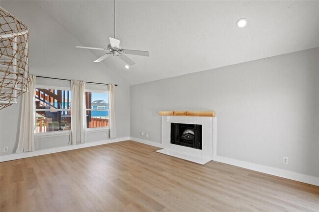 Building Photo - 4034 Reeves Dr