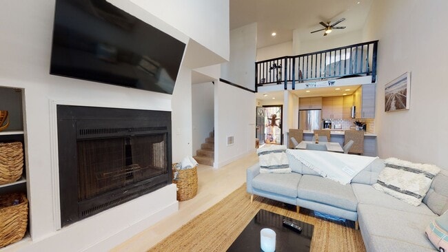 Building Photo - Bright 3 Bed 2 Bath Furnished Condo Available for Long Term Lease