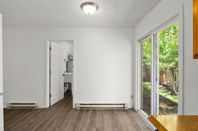 Building Photo - Updated 2 Bedroom, 1 Bathroom Duplex in the Heart of North Portland