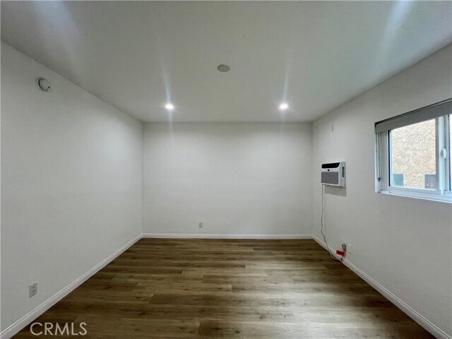 Building Photo - 1422 N Fairfax Ave