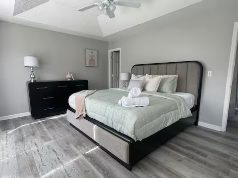 Building Photo - 5690 Hampton Ct