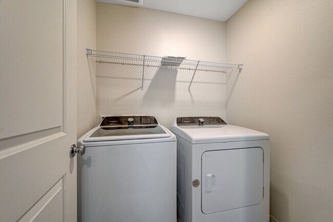 Building Photo - AMAZING 2 Story, 5 Bedroom Home in Gated community!