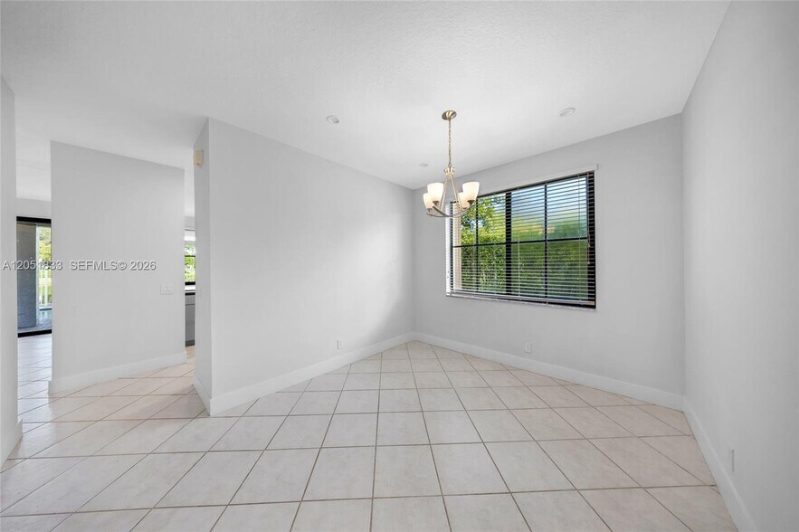 Building Photo - 1538 Tamarind Ct