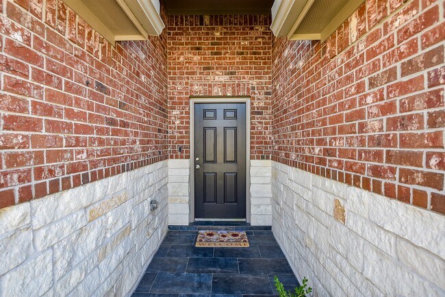 Building Photo - 2615 Westward Hl Dr