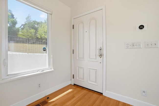 Building Photo - 531 Upland Rd