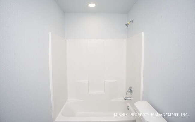 Building Photo - 1302 N Dover Ave