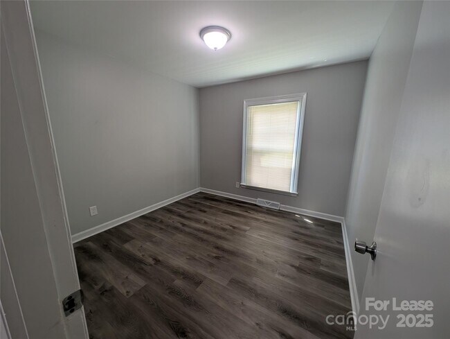 Building Photo - 5713 Barrington Dr