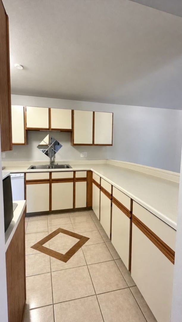 Building Photo - 1350 Cunat Ct