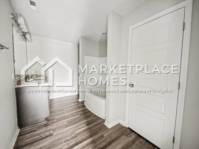 Building Photo - 201 Sedgewick Dr
