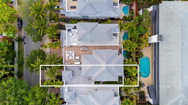 Building Photo - 218 NE 15th Ave