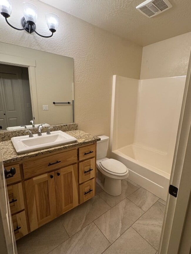 Building Photo - BM2613