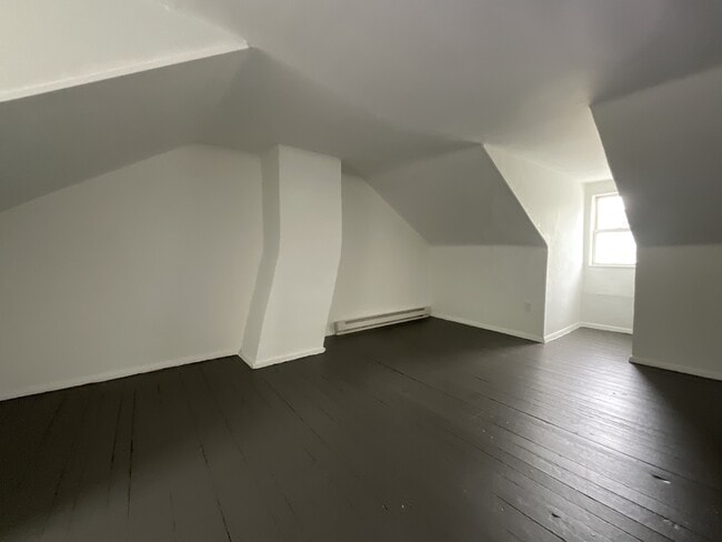 Building Photo - 626 S Queen St