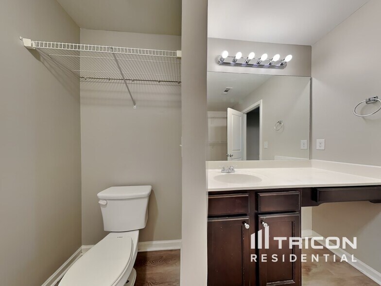 Building Photo - 419 Renown Ct