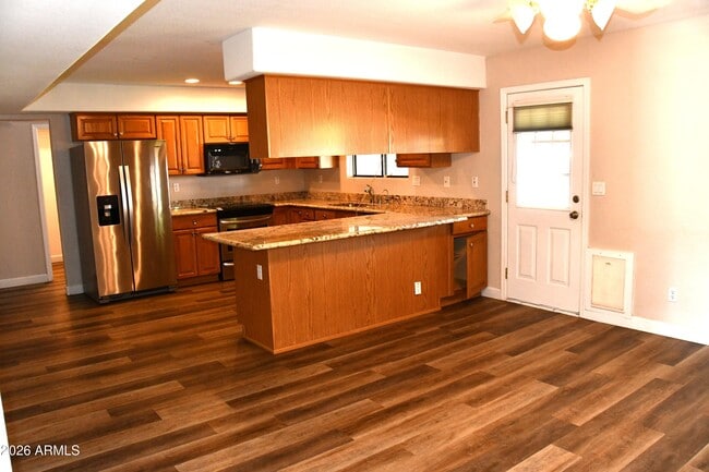 Building Photo - 1346 W 13th St