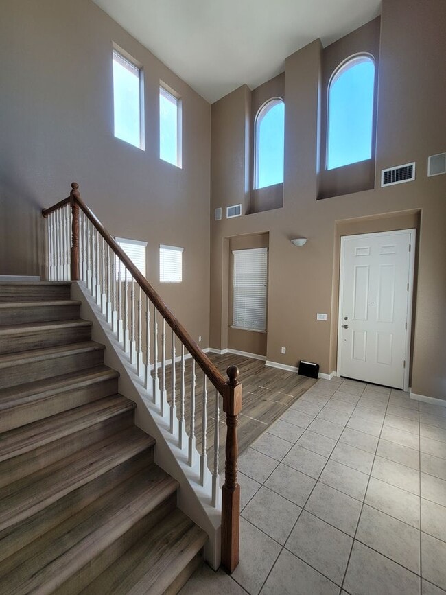 Building Photo - North Natomas-  NEWLY REMODELED