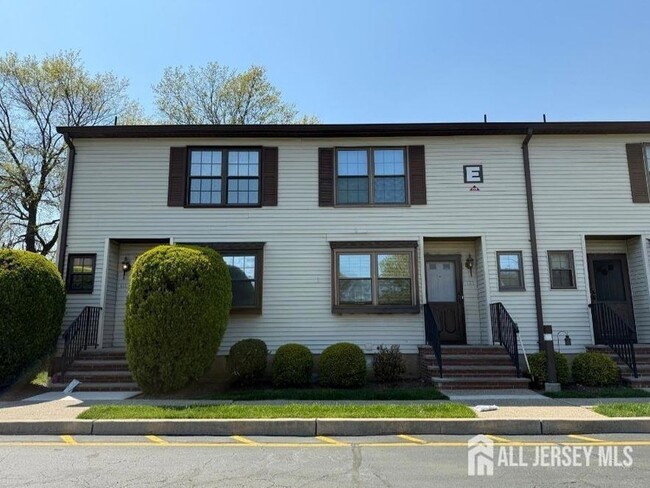 Primary Photo - 121 Dunham Ave