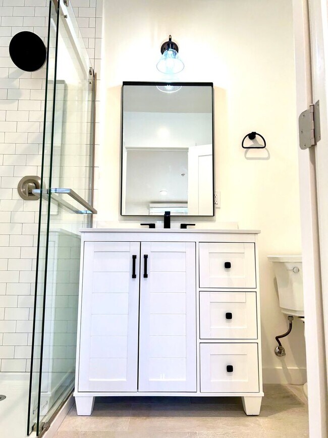 Building Photo - Studio - Downtown Santa Barbara