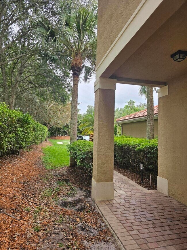 Building Photo - 7533 Topiary Ave