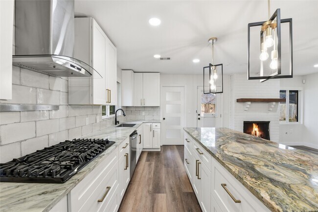 Building Photo - 2606 Parana Dr