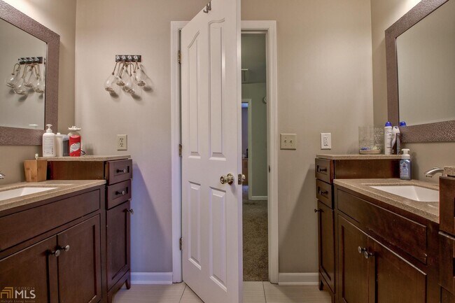 Building Photo - 208 Wysteria Ct