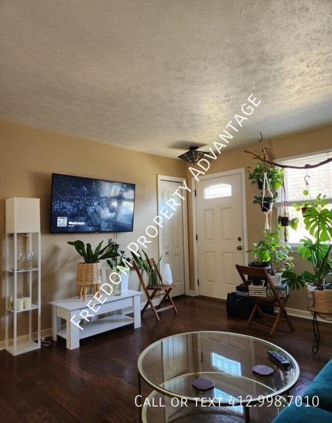 Building Photo - 353 Clavale St