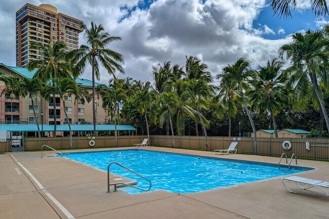 Building Photo - 2 Bed / 1.5 Bath Condo with 2 Parking Salt...