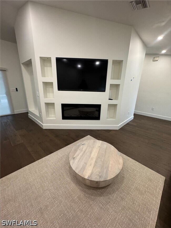 Building Photo - 27500 Suffridge Dr